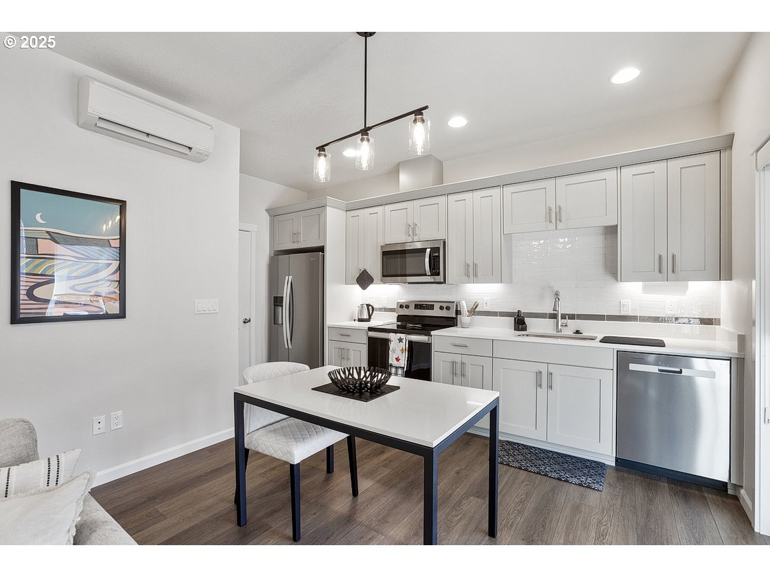 4520 Southeast Fleming Street Newport, OR 97366 - Photo 11 of 38