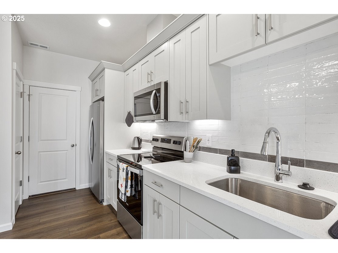 4520 Southeast Fleming Street Newport, OR 97366 - Photo 12 of 38