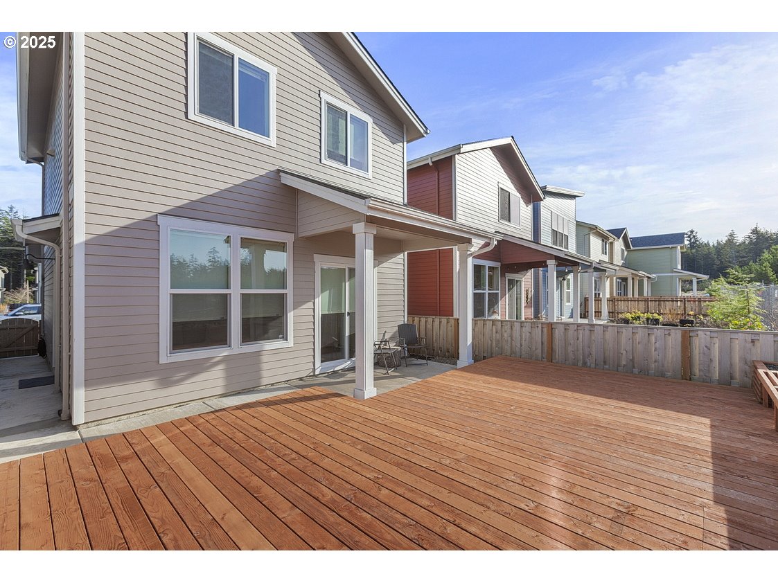 4520 Southeast Fleming Street Newport, OR 97366 - Photo 4 of 38