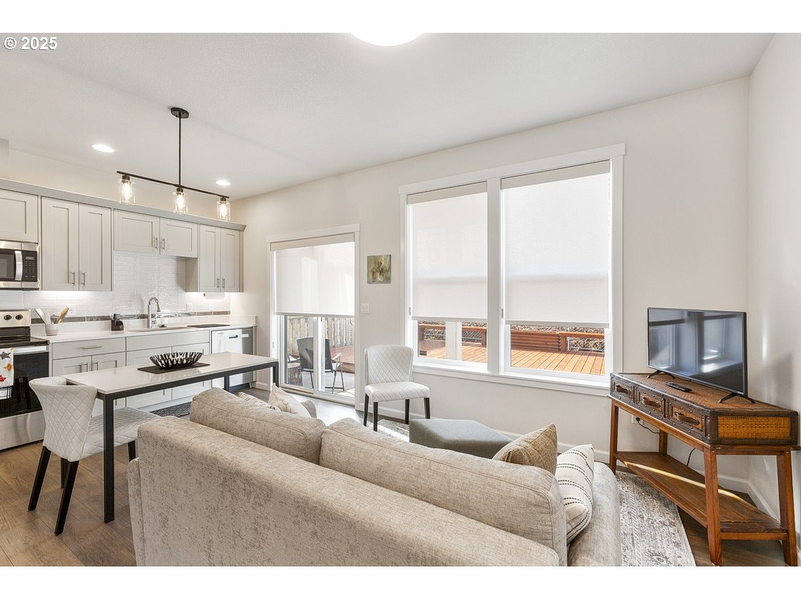 4520 Southeast Fleming Street Newport, OR 97366 - Photo 6 of 38