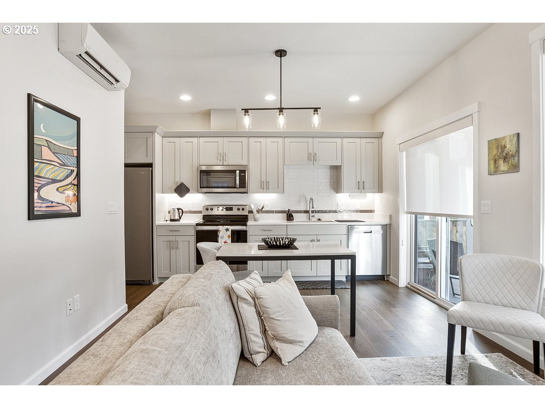 4520 Southeast Fleming Street Newport, OR 97366 - Photo 7 of 38