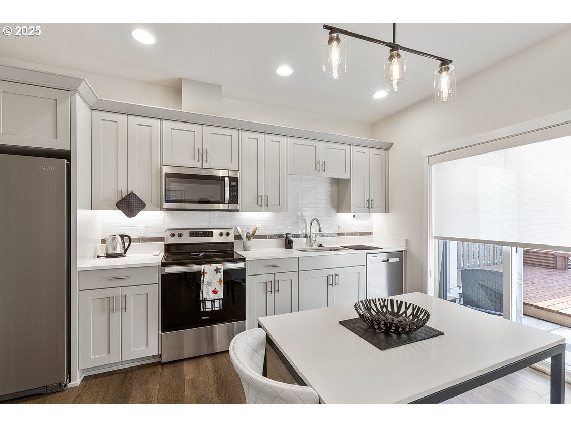 4520 Southeast Fleming Street Newport, OR 97366 - Photo 9 of 38