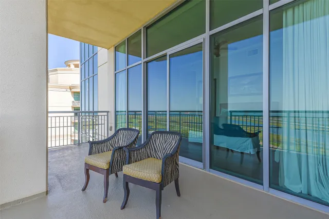 $10,000 | 801 East Beach Drive, Unit TW2704, Galveston, TX 77550