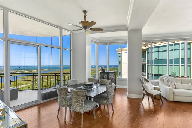 $10,000 | 801 East Beach Drive, Unit TW2704, Galveston, TX 77550