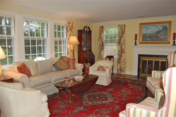 43 Northgate Road Wellesley, MA 02481 - Photo 2 of 13