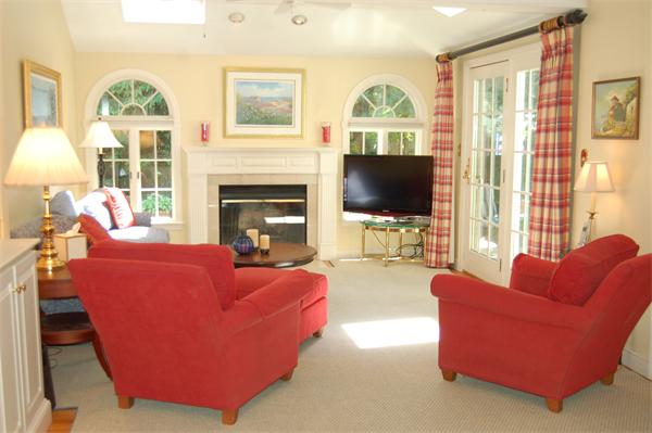 43 Northgate Road Wellesley, MA 02481 - Photo 5 of 13