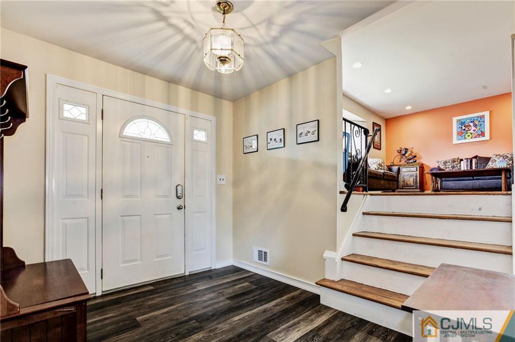 166 Rutherford Avenue Woodbridge, NJ 07095 - Photo 2 of 19 Gallery Image 2