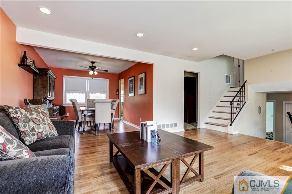 166 Rutherford Avenue Woodbridge, NJ 07095 - Photo 4 of 19 Gallery Image 4