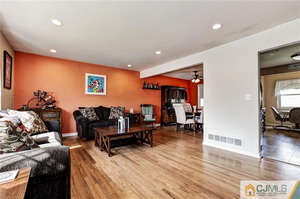 166 Rutherford Avenue Woodbridge, NJ 07095 - Photo 5 of 19 Gallery Image 5