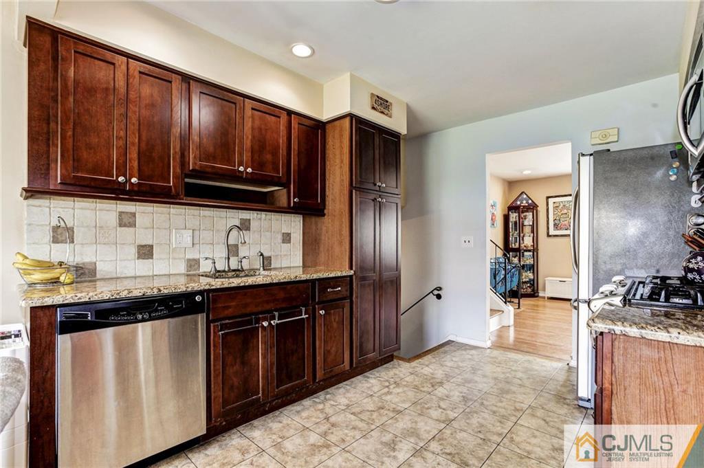 166 Rutherford Avenue Woodbridge, NJ 07095 - Photo 7 of 19 Gallery Image 7