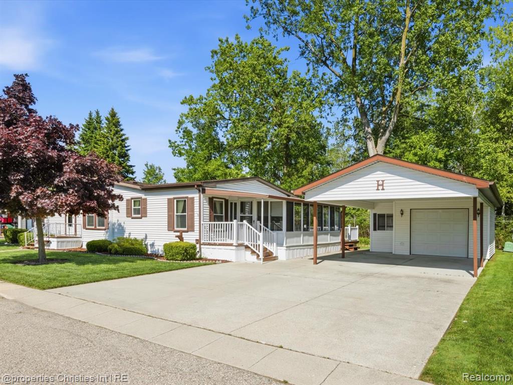 3333 Ravenswood Road, Unit 81 Marysville, MI 48040 - Photo 2 of 30