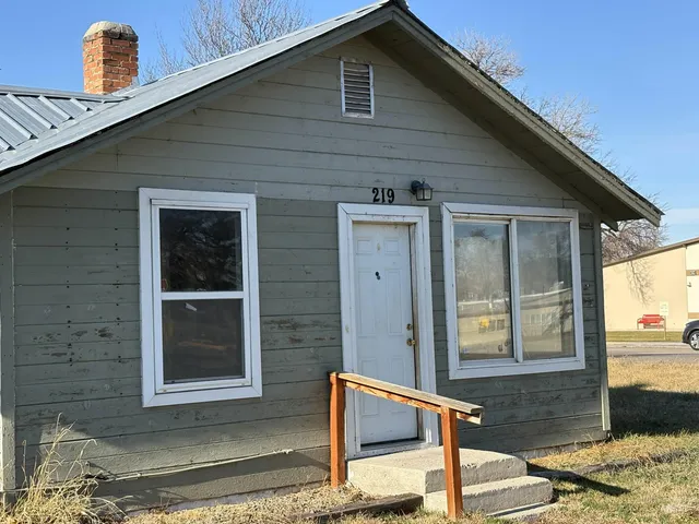 $179,500 | 219 North 4th Street West, Homedale, ID 83628