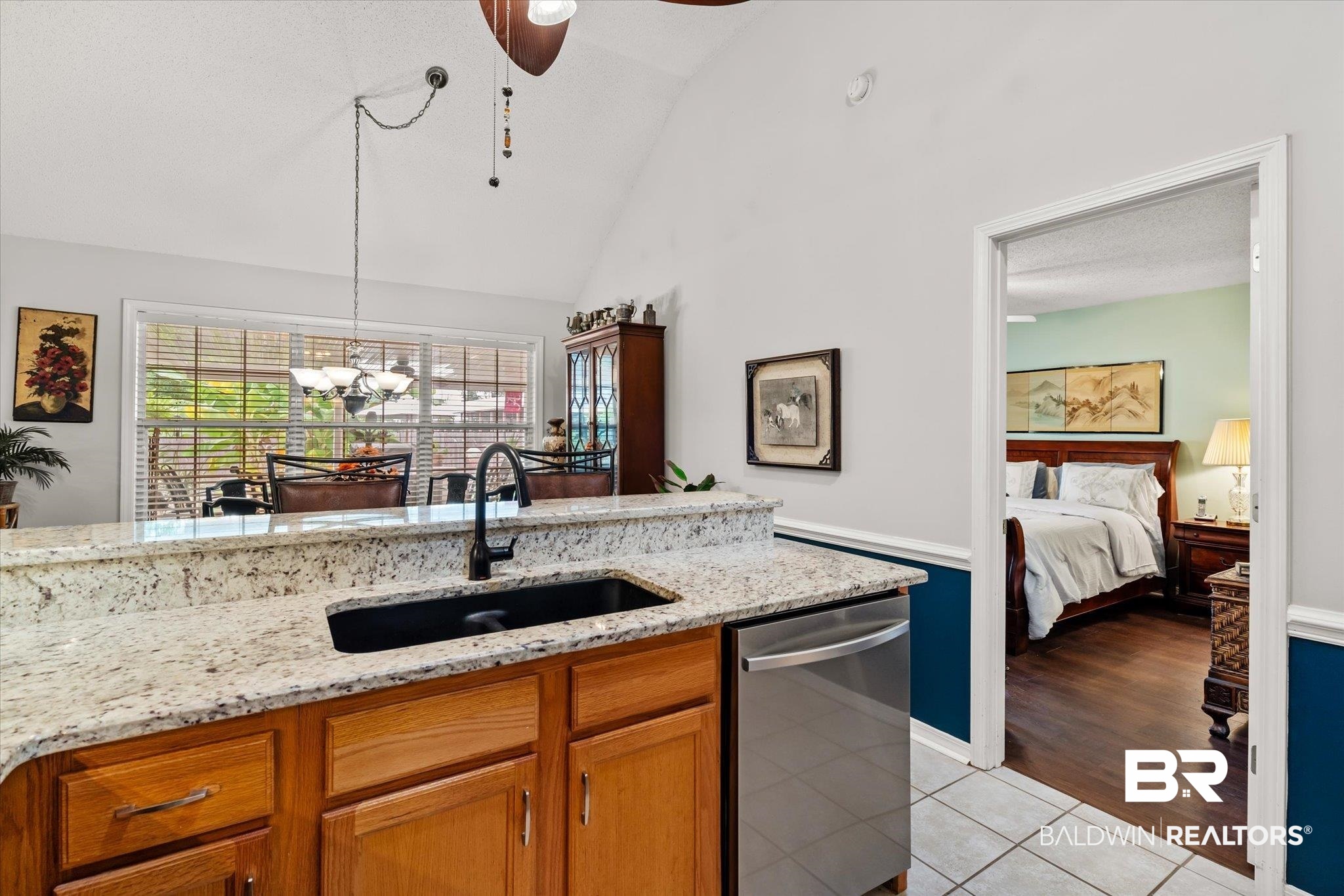 402 Meadow Lane Foley, AL 36535 - Photo 9 of 30 Kitchen/Dining
