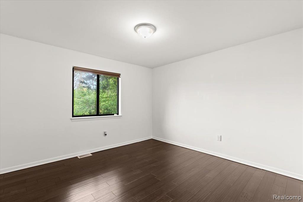 20937 Halsted Road Farmington Hills, MI 48167 - Photo 18 of 33