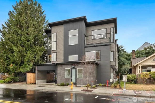 $3,700 | 117 Wells Avenue South, Unit F, Renton, WA 98057