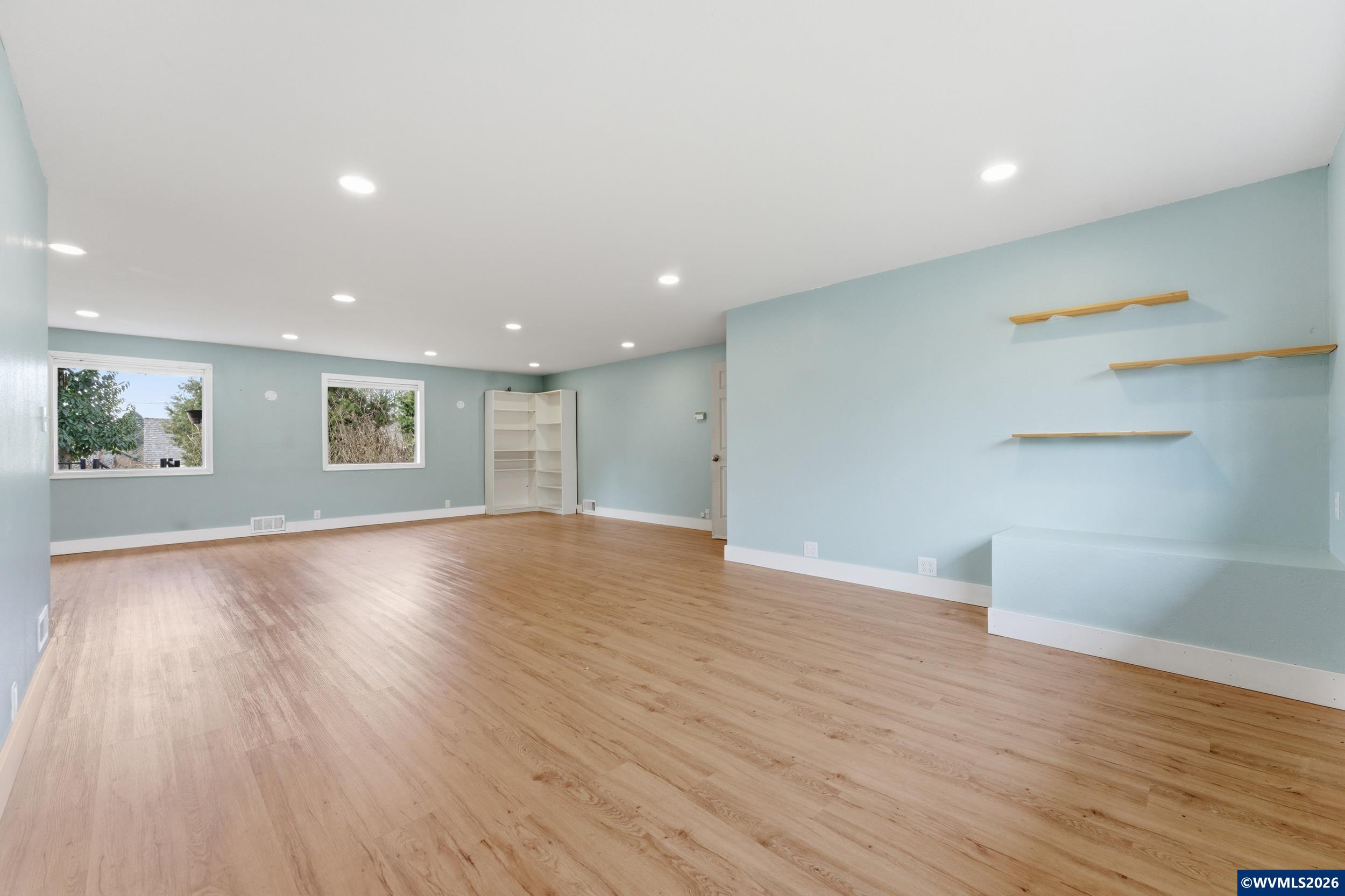 1420 Southwest Park Terrace Albany, OR 97321 - Photo 11 of 43 Gallery Image 11