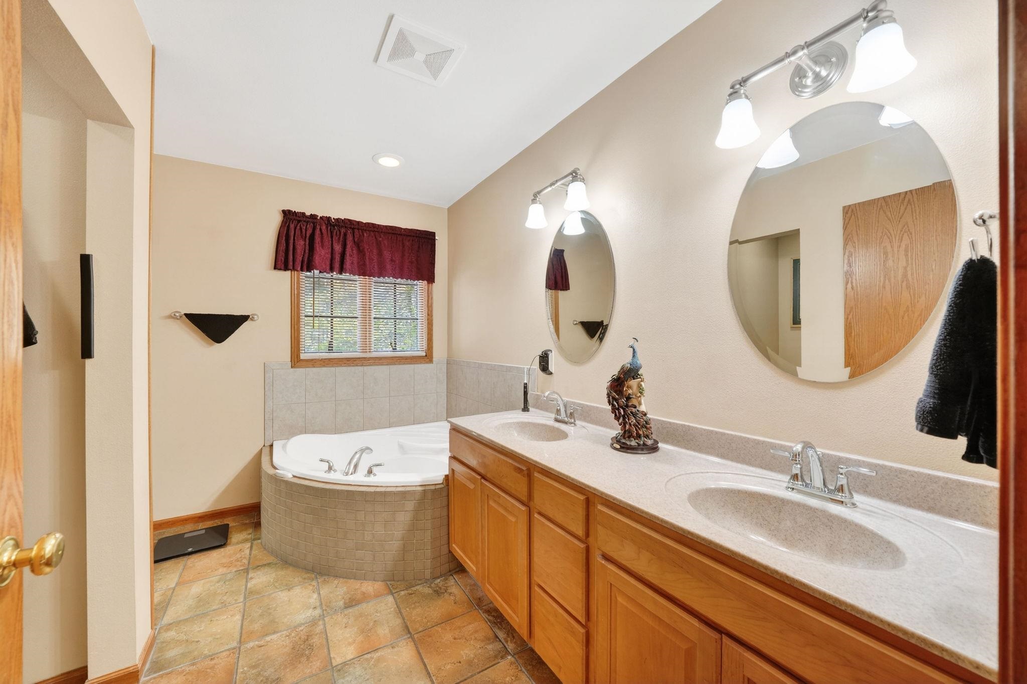 W7183 Breneman Road Pardeeville, WI 53954 - Photo 13 of 52