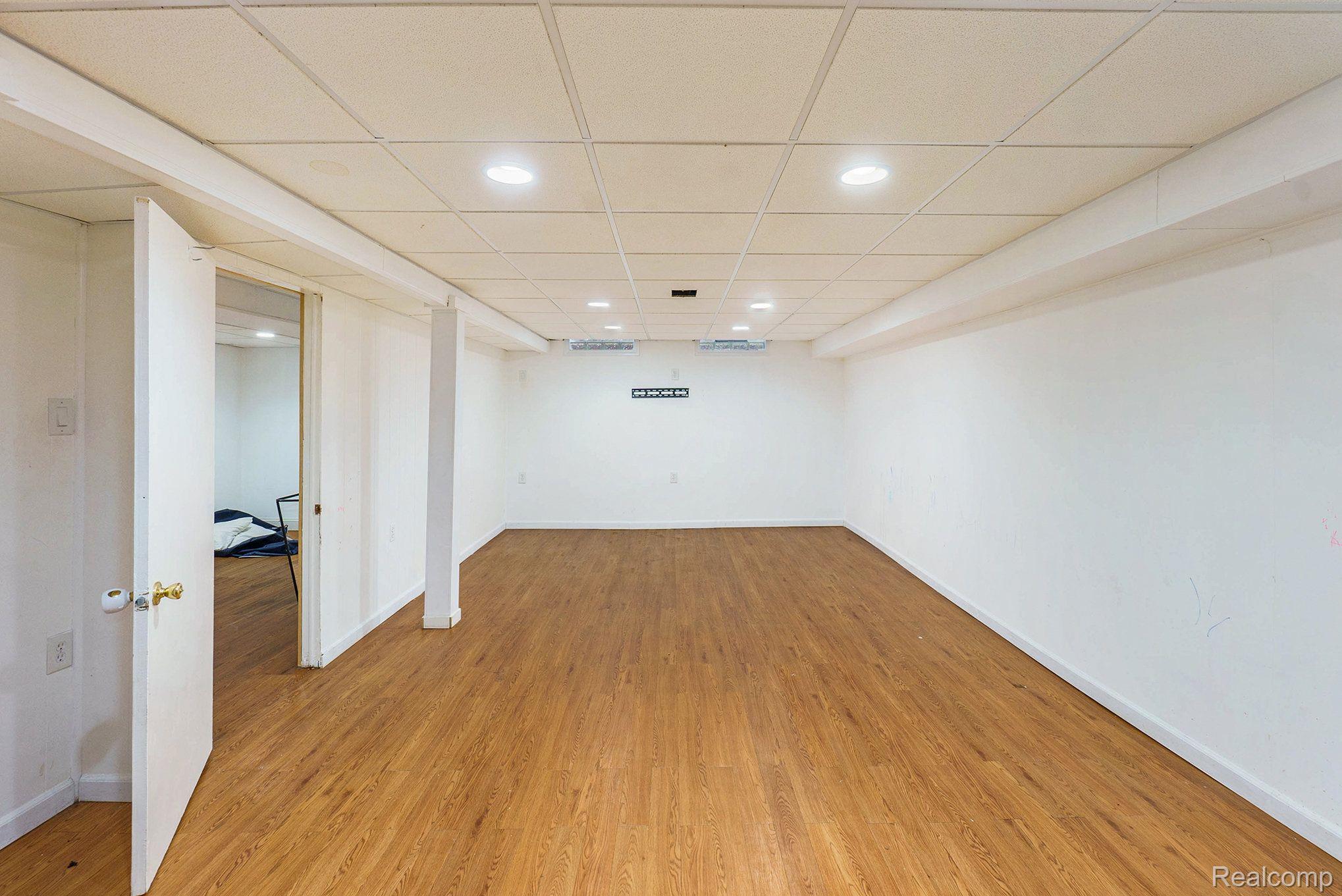 4863 East Thirteen Mile Road Warren, MI 48092 - Photo 19 of 25 Gallery Image 19