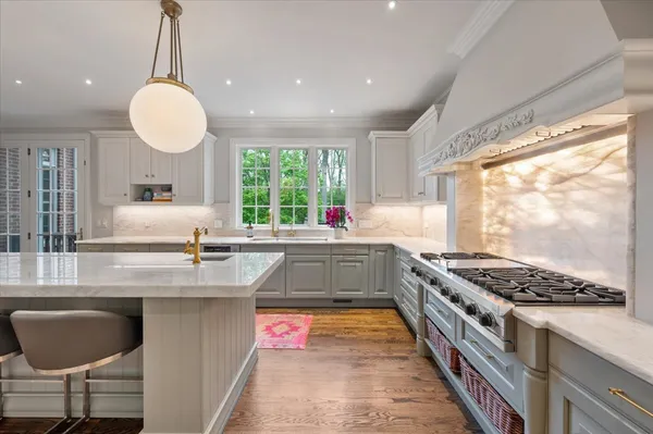 $3,995,000 | 930 Woodland Drive, Glenview, IL 60025
