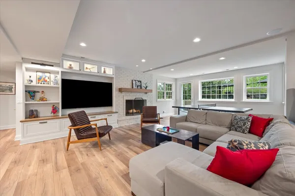 $3,995,000 | 930 Woodland Drive, Glenview, IL 60025