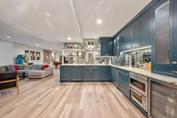 $3,995,000 | 930 Woodland Drive, Glenview, IL 60025