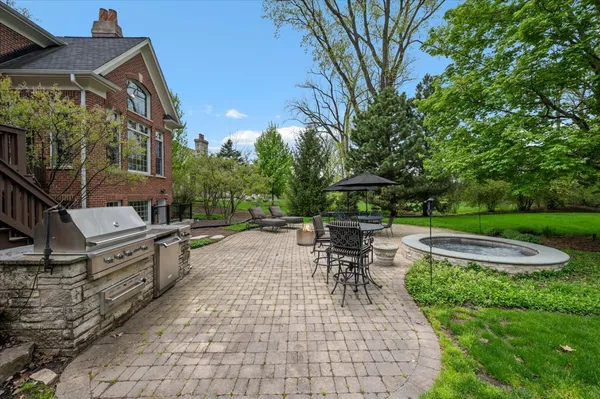 $3,995,000 | 930 Woodland Drive, Glenview, IL 60025