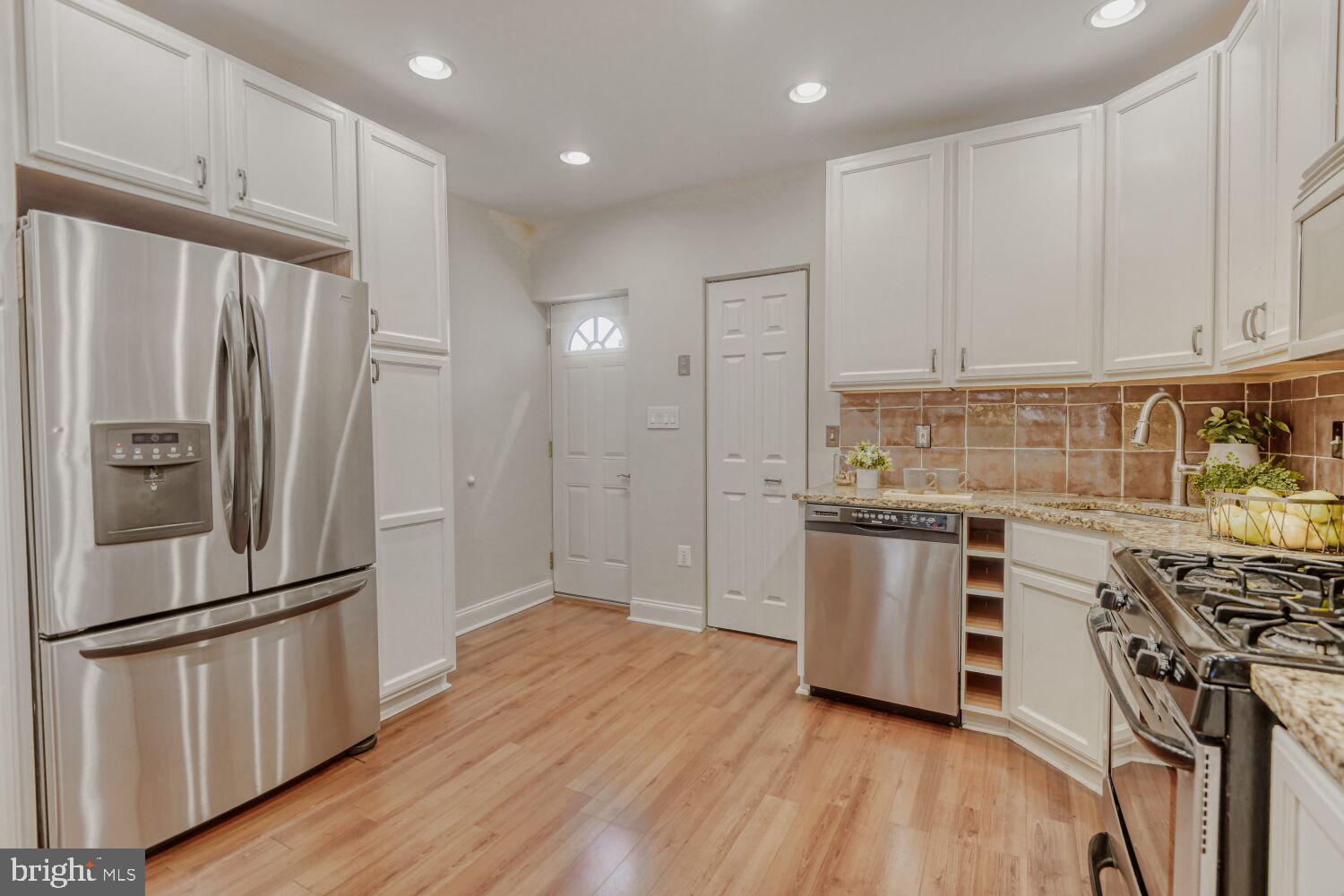 4126 Falls Road Baltimore, MD 21211 - Photo 7 of 31