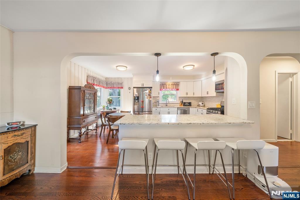 553 Ray Avenue Ridgefield, NJ 07657 - Photo 6 of 27 Gallery Image 6