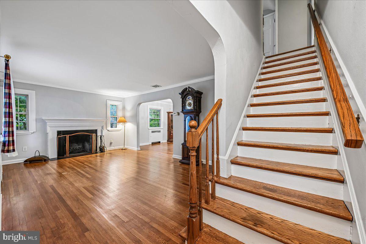 3201 Circle Hill Road Alexandria, VA 22305 - Photo 6 of 37 living room
