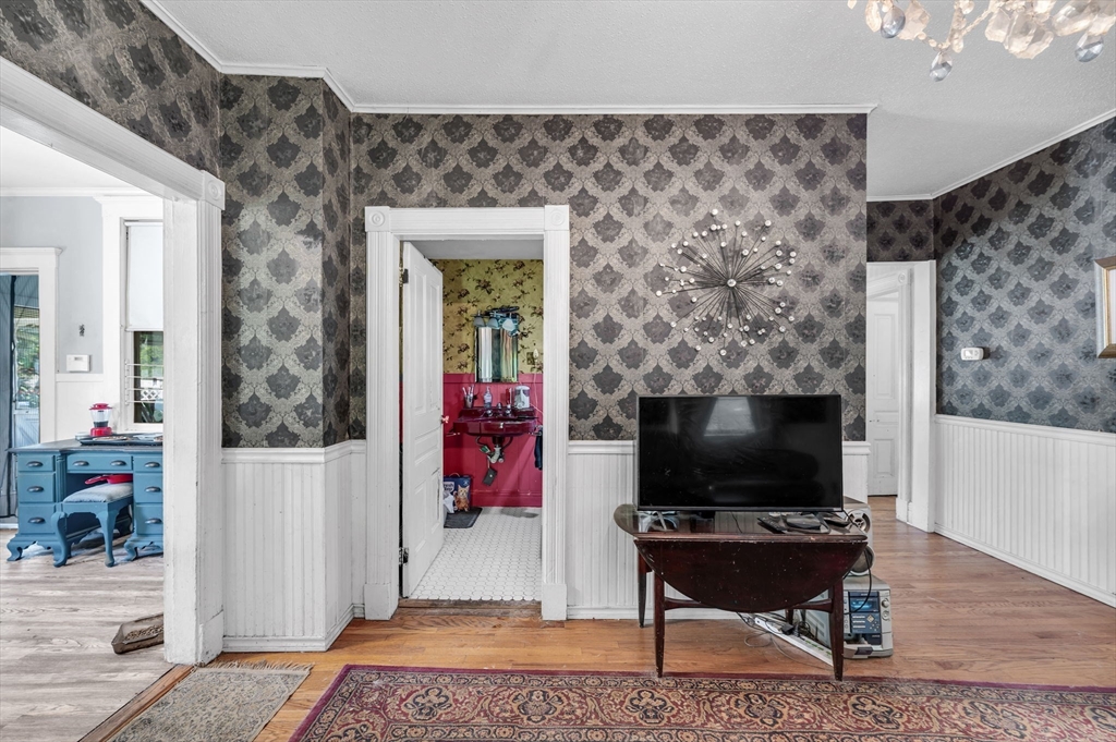 415 Maple Street Springfield, MA 01105 - Photo 8 of 40