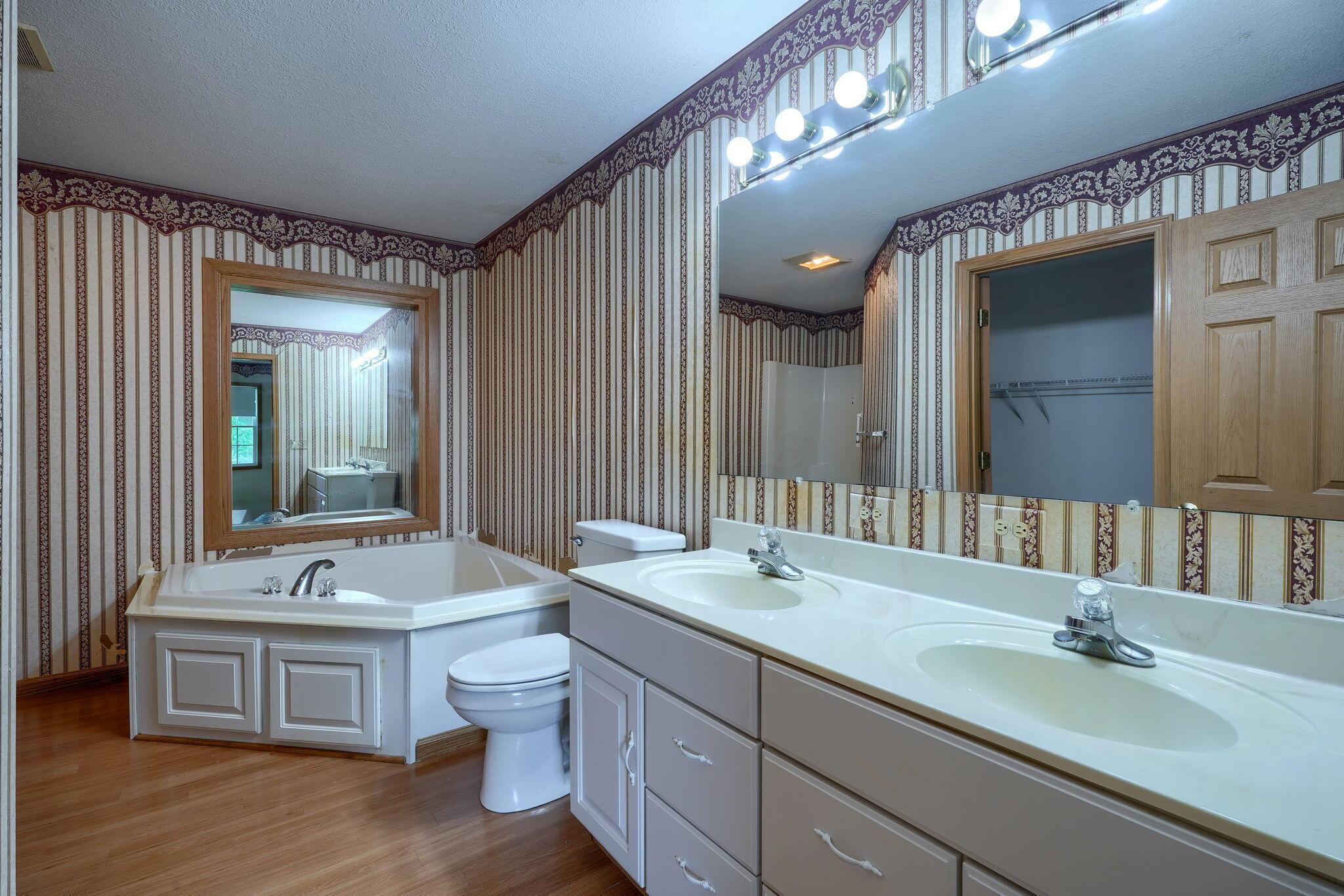 4600 Winchester Southern Road Circleville, OH 43113 - Photo 27 of 64 master bathroom