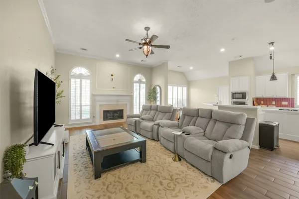 $2,995 | 1122 Wellshire Drive, Katy, TX 77494