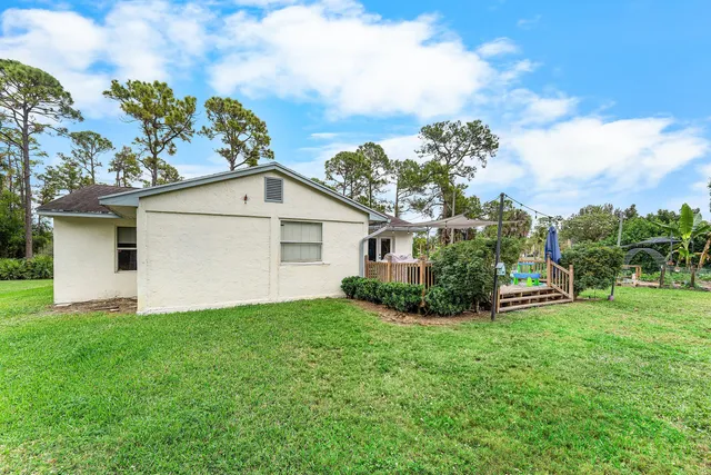 a view of a house with a yard and garage