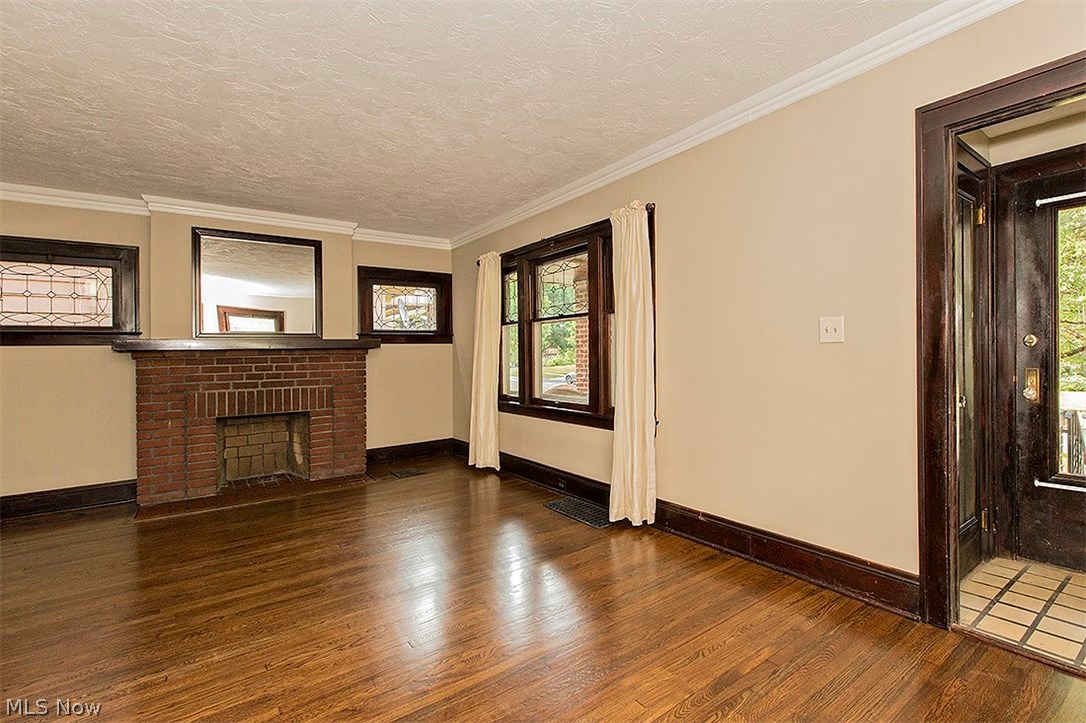 3253 Bradford Road Cleveland, OH 44118 - Photo 5 of 34