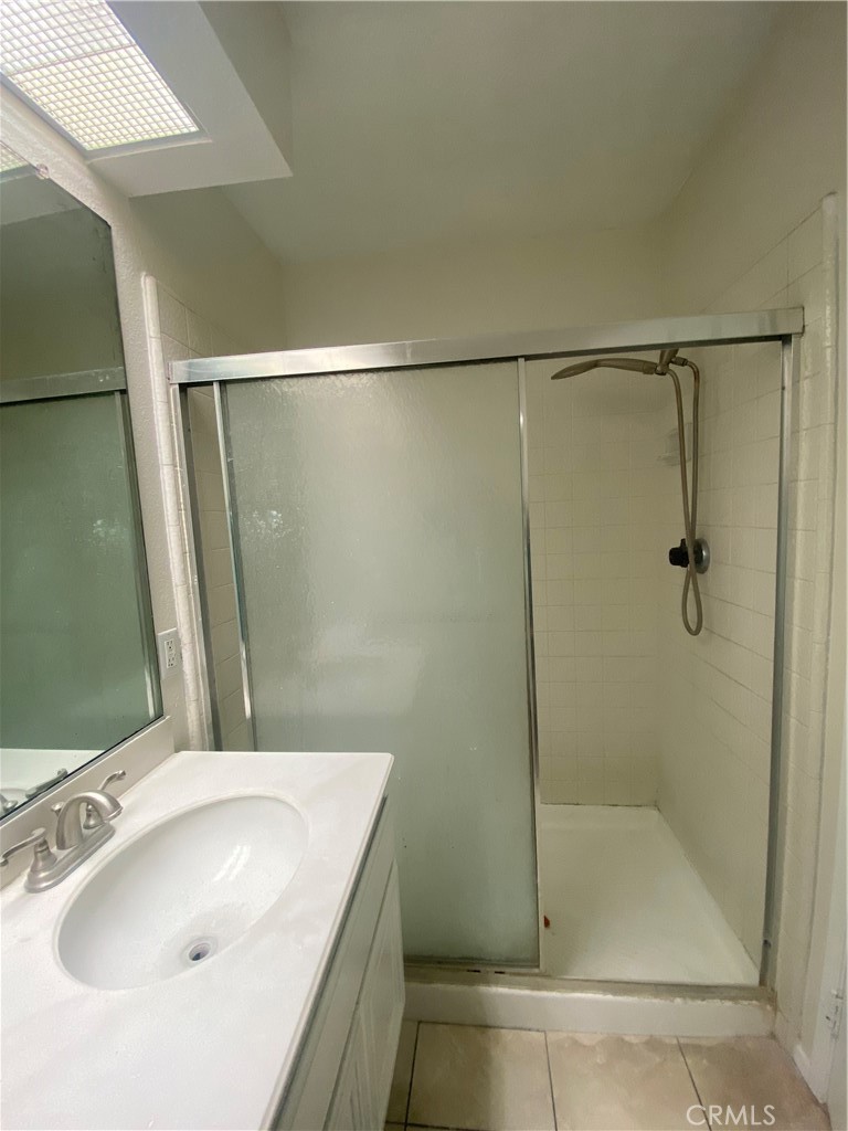 17 Rock Cliff Place Phillips Ranch, CA 91766 - Photo 20 of 27 2nd Bathroom