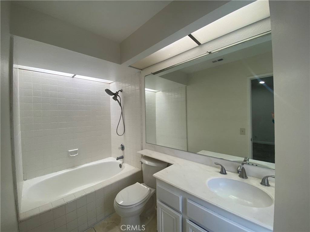 17 Rock Cliff Place Phillips Ranch, CA 91766 - Photo 23 of 27 Master Bathroom