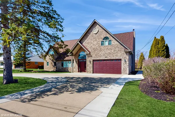 $4,500 | 1838 North Windsor Drive, Arlington Heights, IL 60004