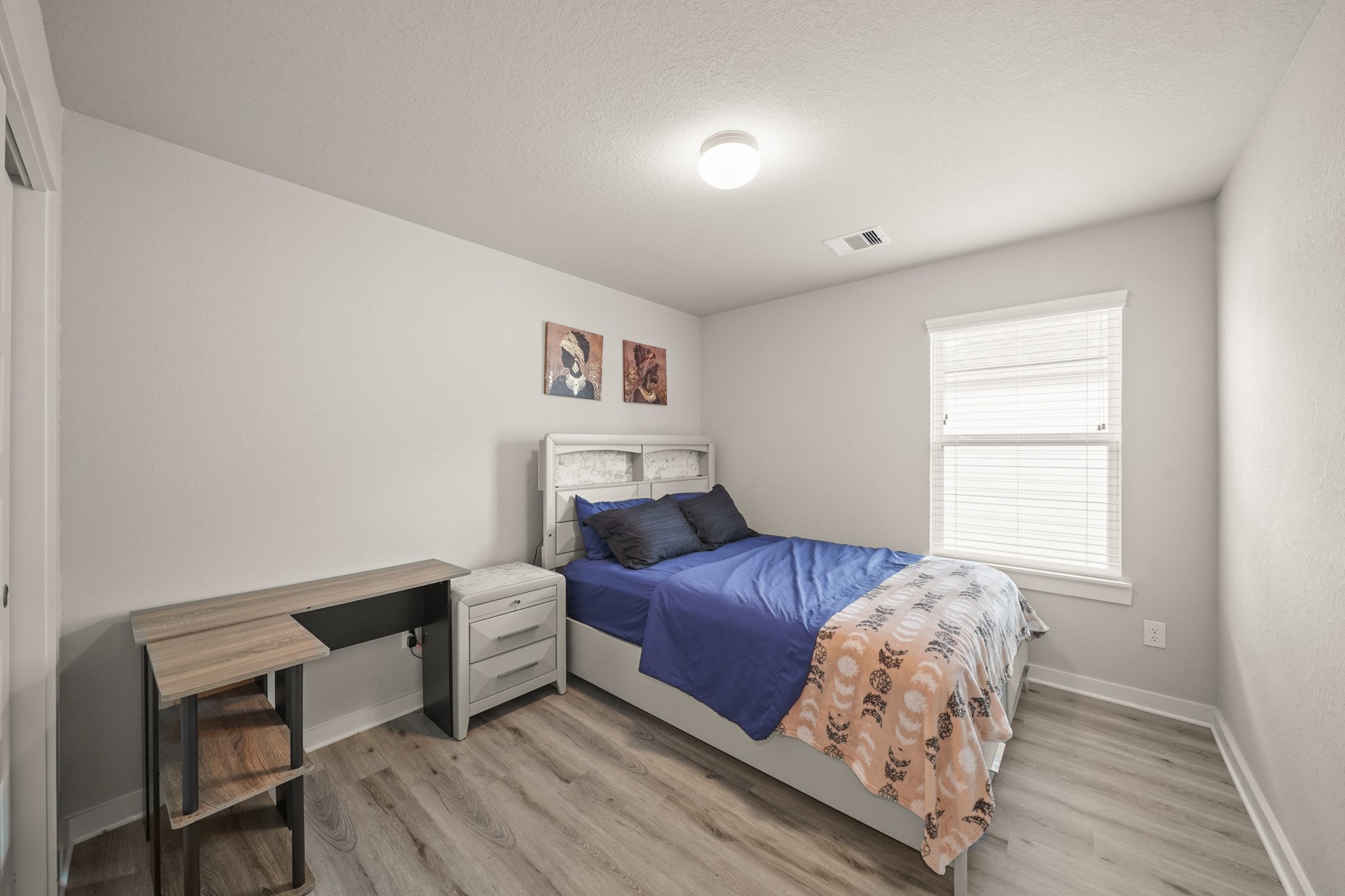 18419 Windy Knl Way Houston, TX 77084 - Photo 27 of 50 a bedroom with a bed and a window