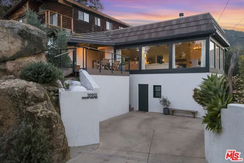 $1,595,000 | 19901 Grand View Drive, Topanga, CA 90290