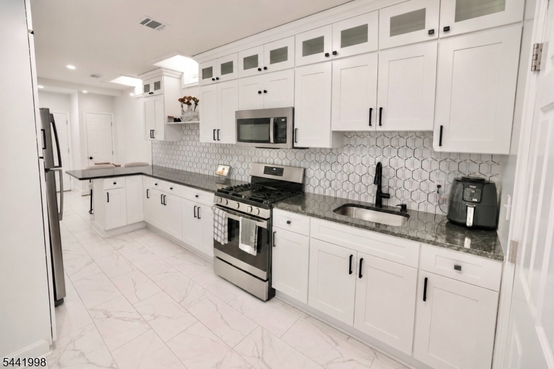 11 Insley Avenue Rutherford, NJ 07070 - Photo 4 of 41