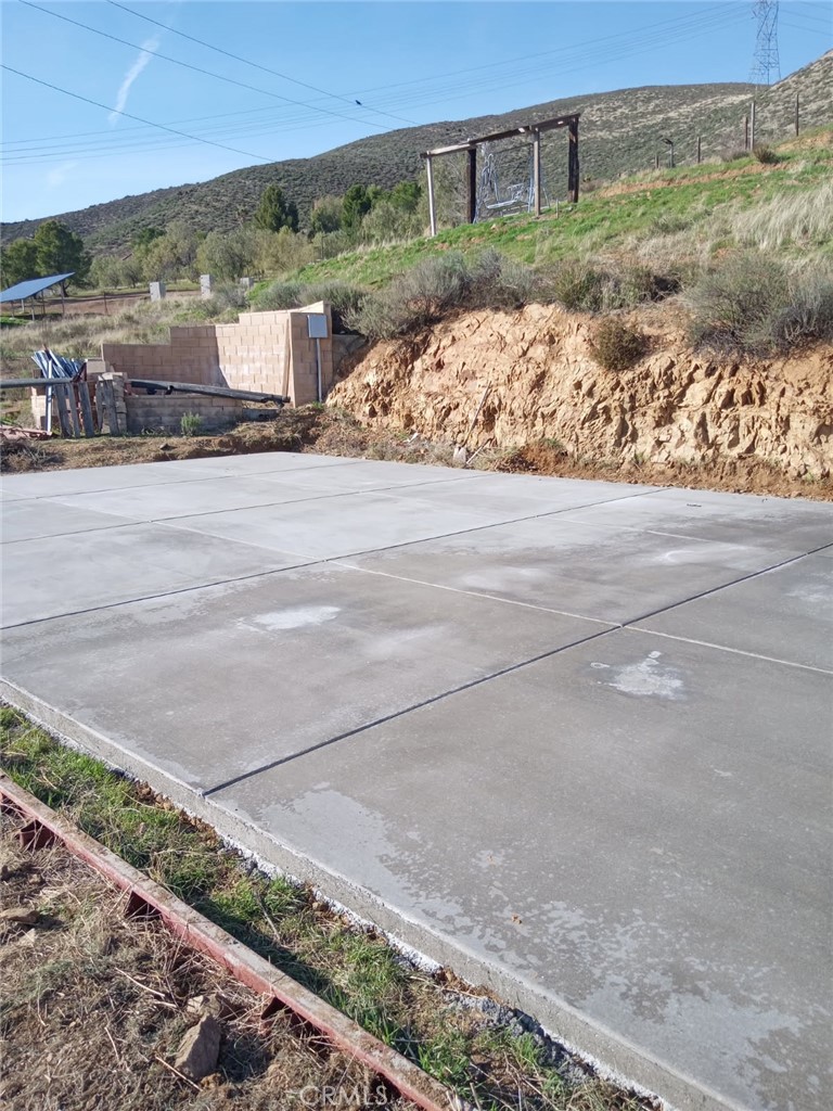 9555 1/2 Hierba Road Agua Dulce, CA 91390 - Photo 25 of 26 a view of a road with a yard