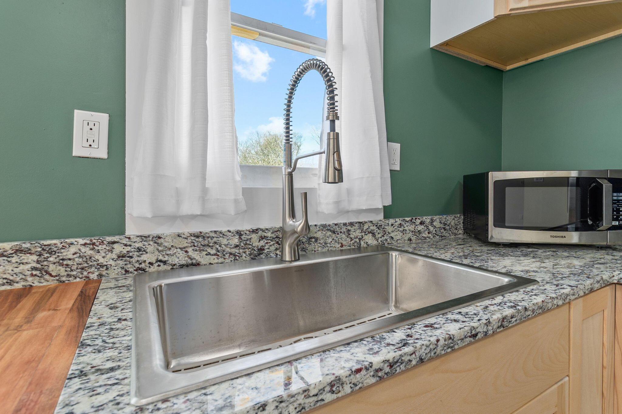 1607 East 50th Street Chattanooga, TN 37407 - Photo 17 of 38 Everyone loves a large sink