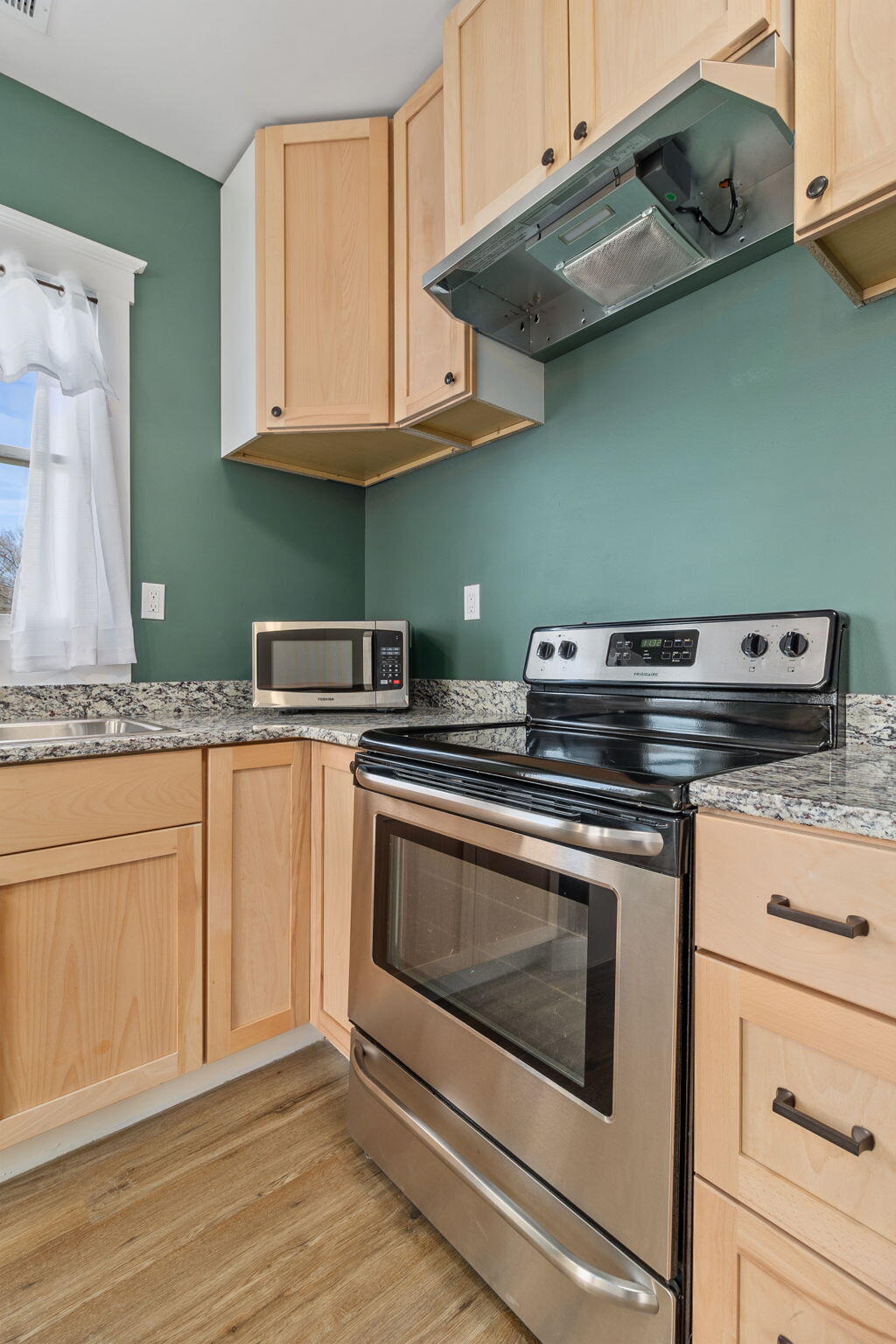 1607 East 50th Street Chattanooga, TN 37407 - Photo 18 of 38 Lots of cabinet storage