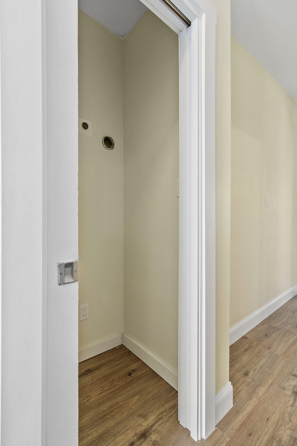 1607 East 50th Street Chattanooga, TN 37407 - Photo 20 of 38 hallway stack laundry closet