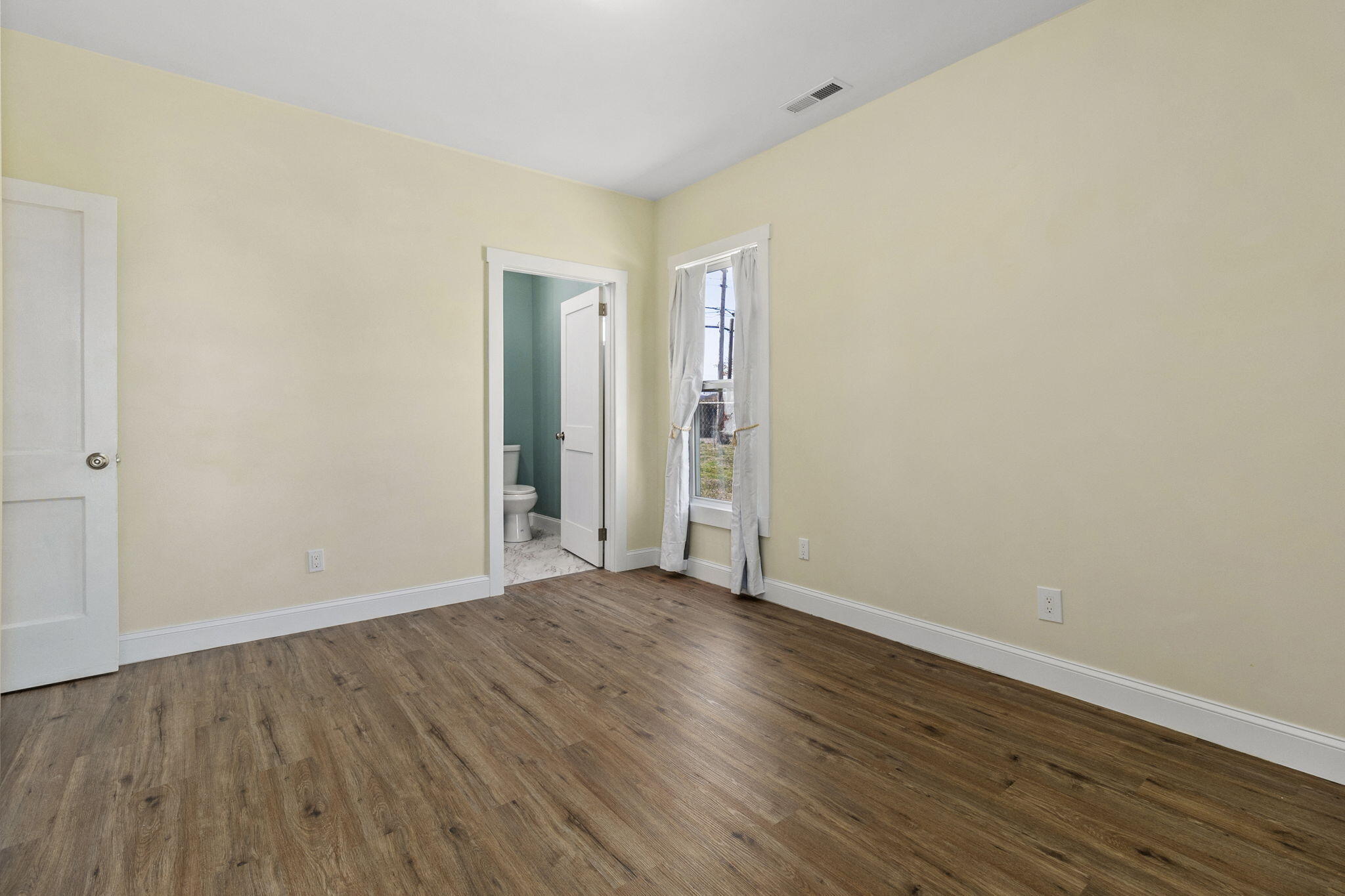 1607 East 50th Street Chattanooga, TN 37407 - Photo 25 of 38 Primary Suite