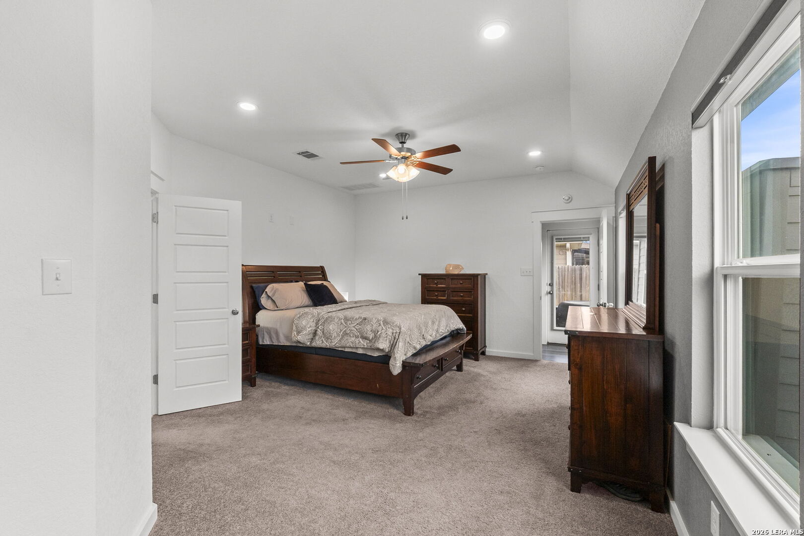 10635 Rosalina Loop Converse, TX 78109 - Photo 16 of 44