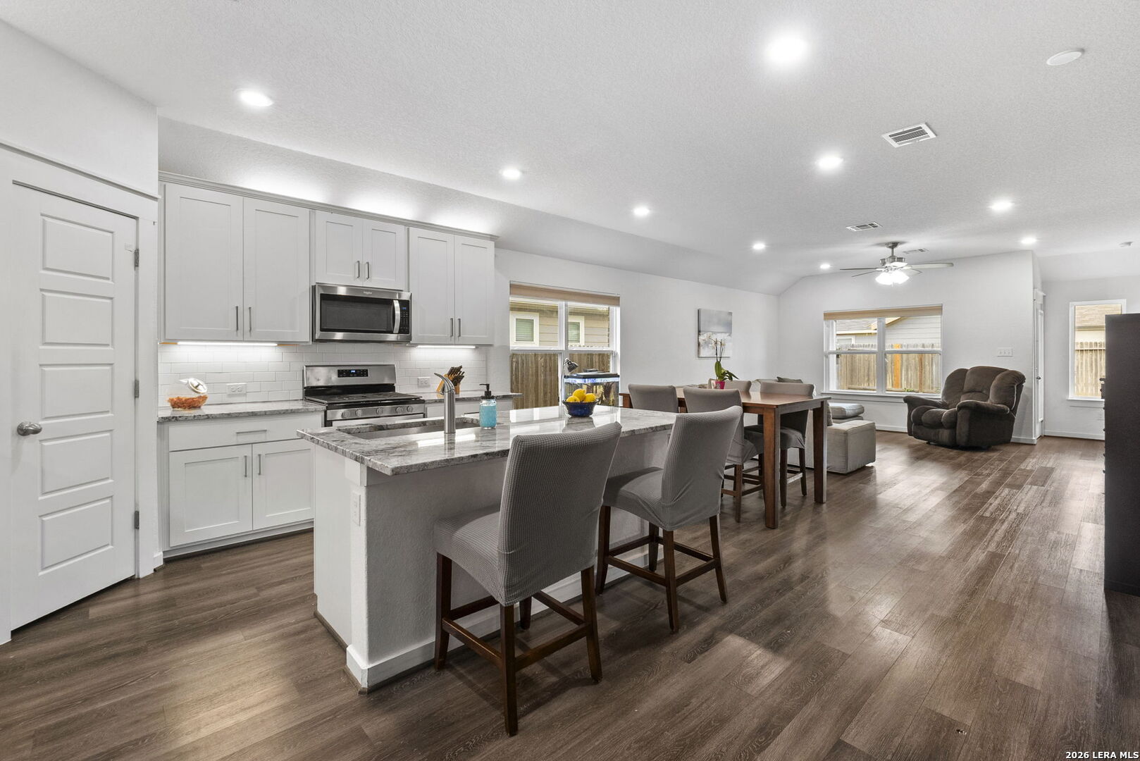 10635 Rosalina Loop Converse, TX 78109 - Photo 6 of 44