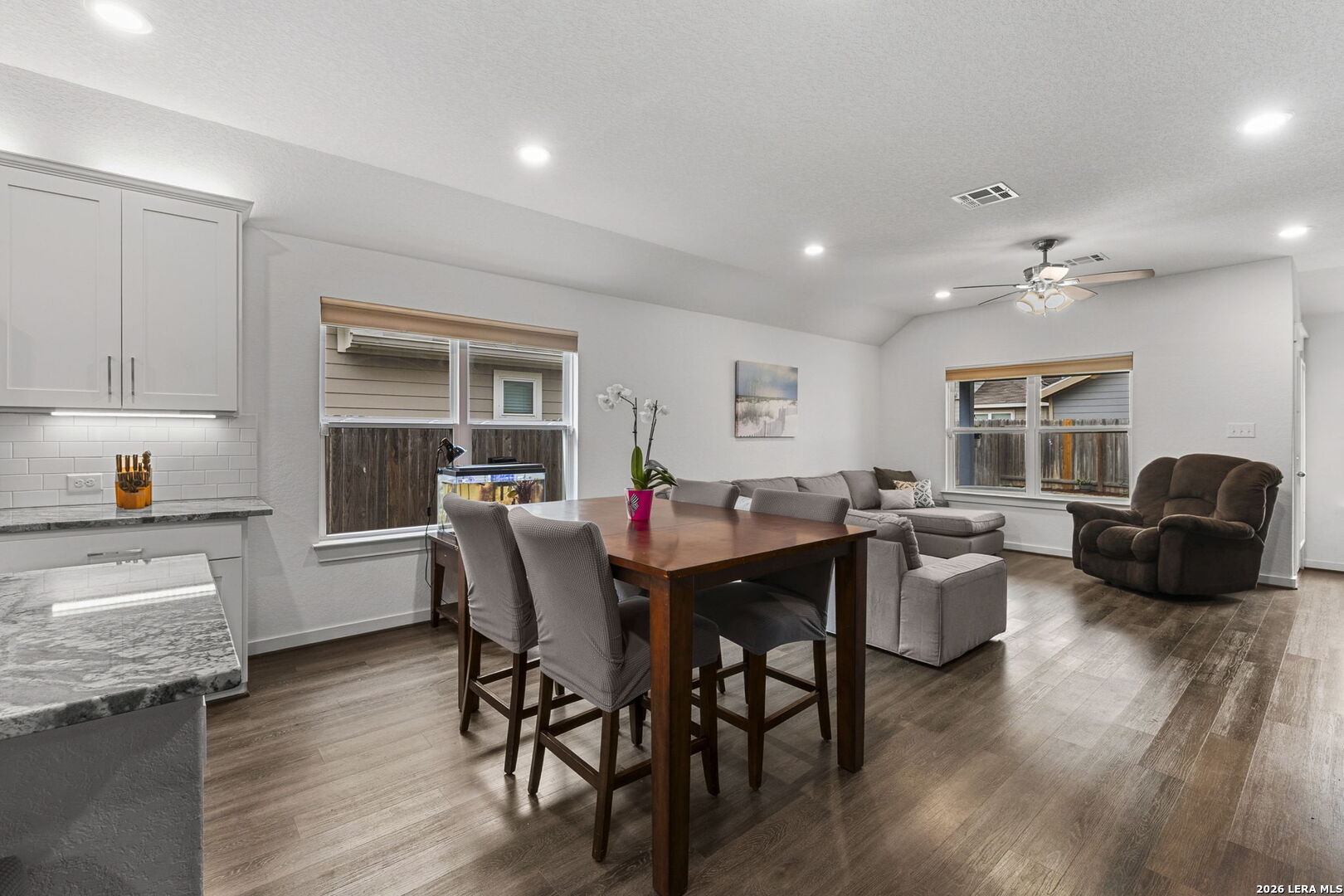 10635 Rosalina Loop Converse, TX 78109 - Photo 8 of 44