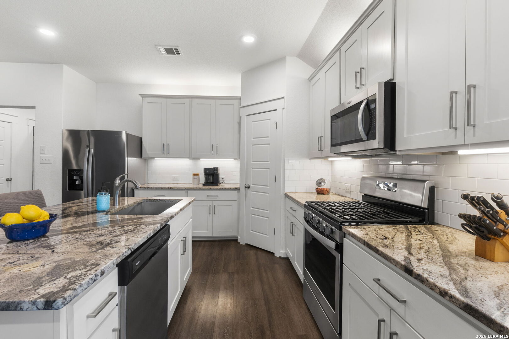 10635 Rosalina Loop Converse, TX 78109 - Photo 9 of 44