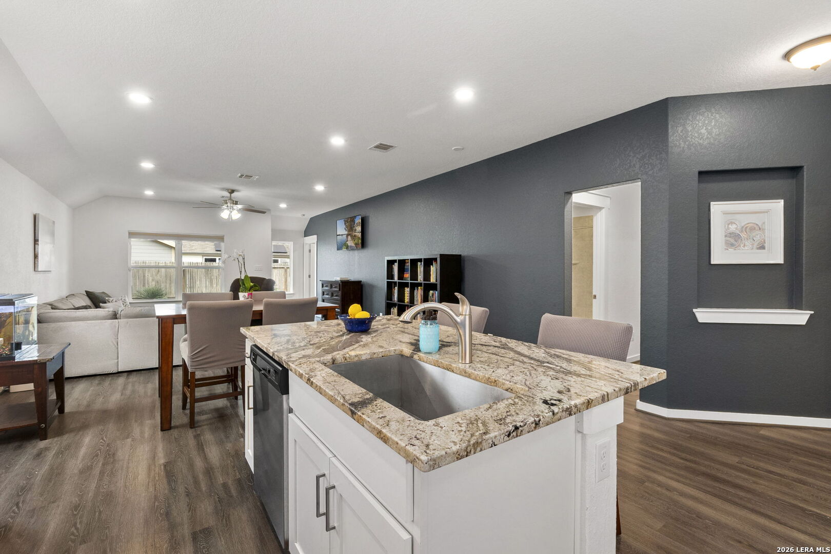 10635 Rosalina Loop Converse, TX 78109 - Photo 10 of 44